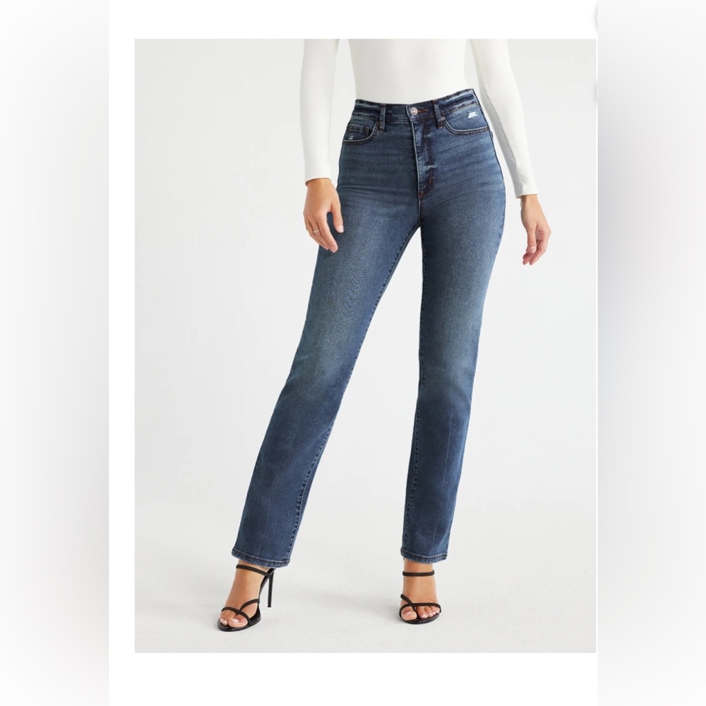 257. Sofía Jeans Women’s Eden 90s Straight Super High Rise